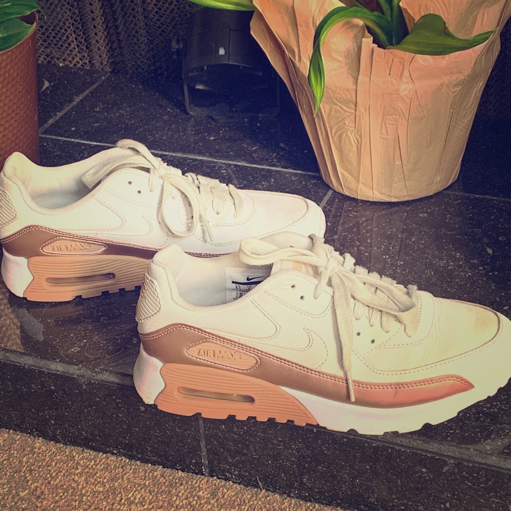 Nike Air Max in  beige & rose gold size 6.5